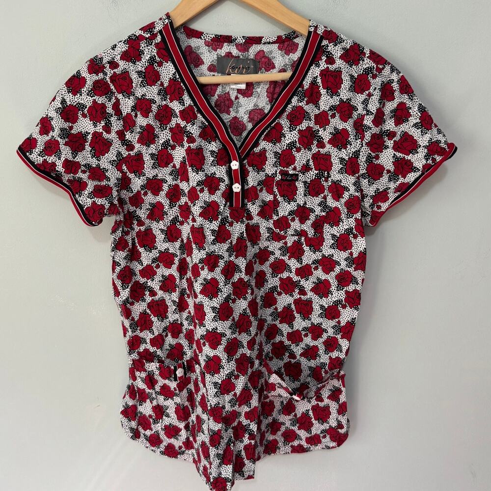 Koi Comfort Scrub Top Womens Medium Red Roses Print Pockets Nursing Uniform Work